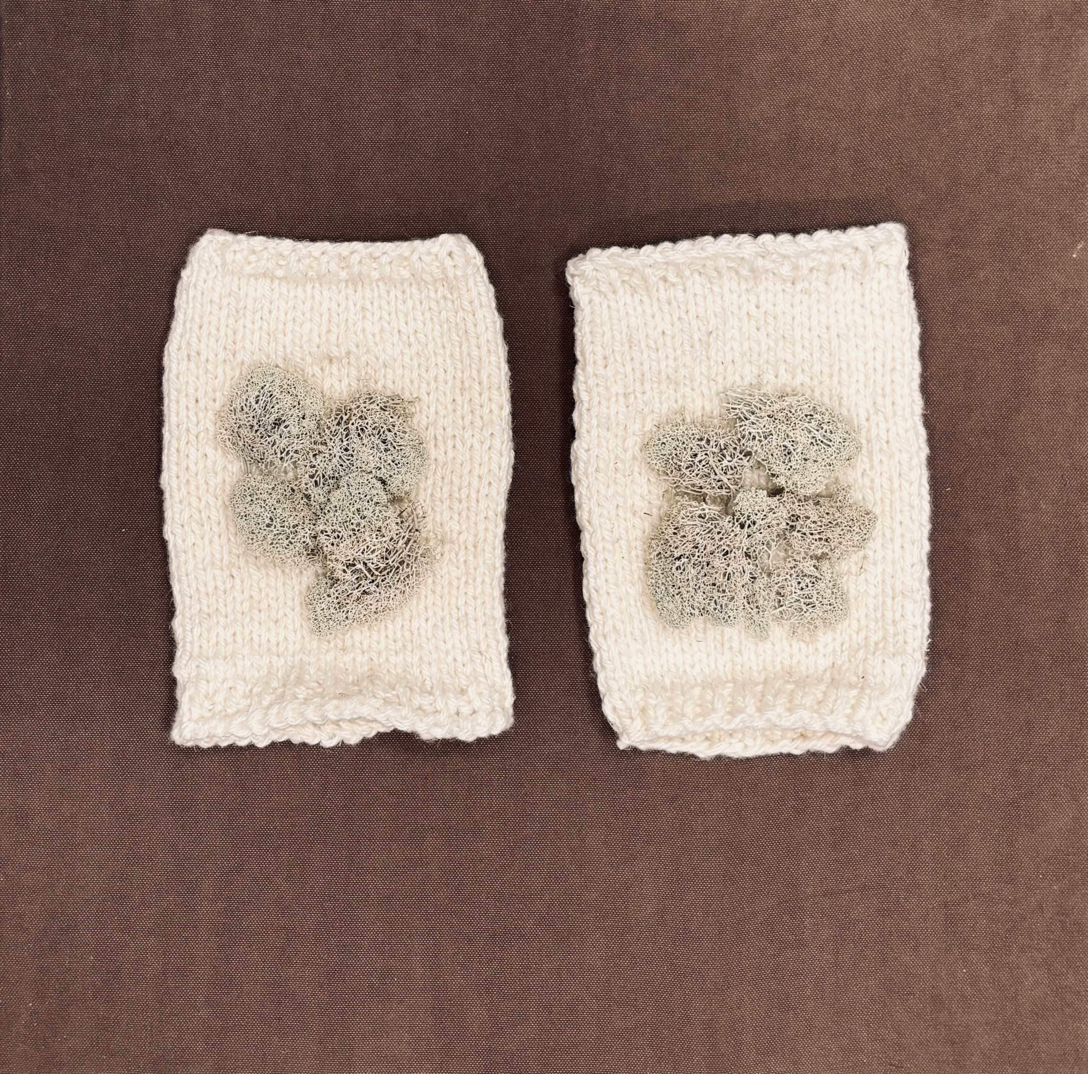 Наколенники для полоскания белья на роднике у Колв