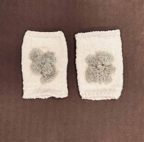 Наколенники для полоскания белья на роднике у Колв